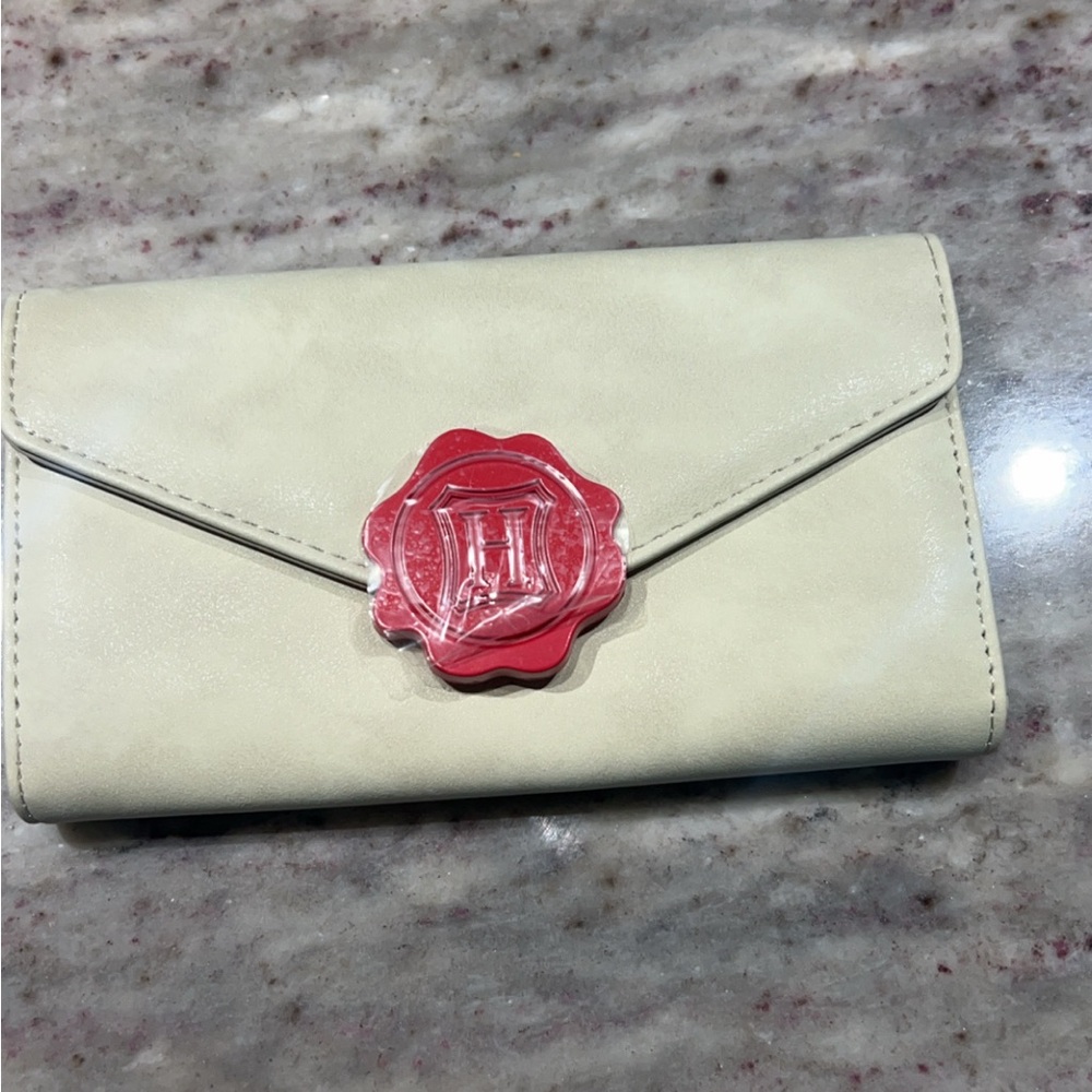 Harry Potter wallet, brand new, never been used, plastic pieces still on.
